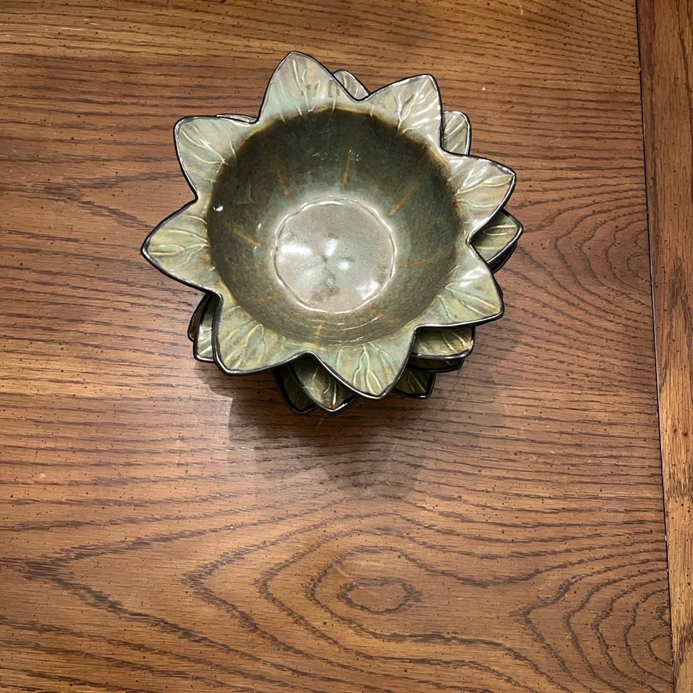 Sunflower Shaped‎ Green Ceramic Bowls